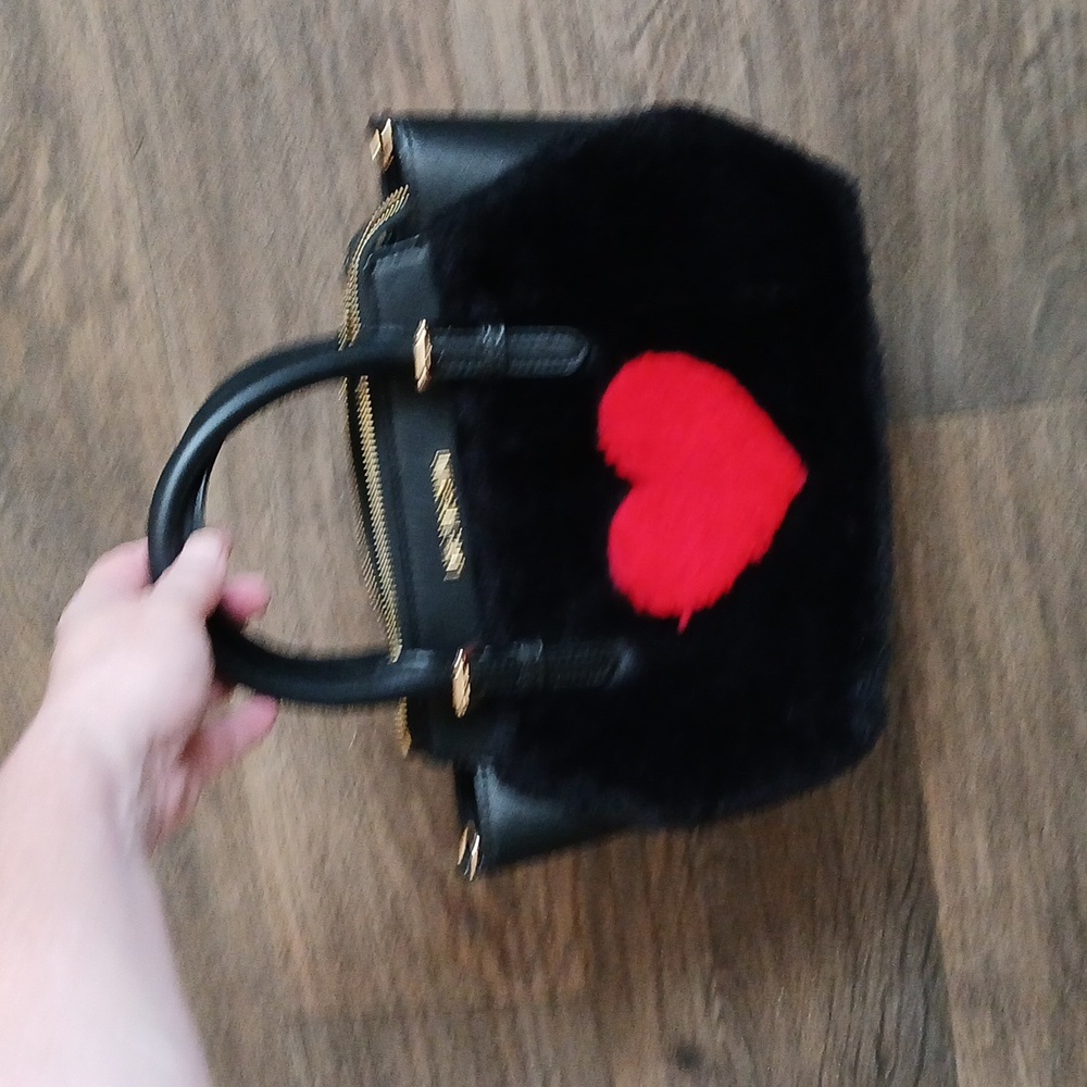 Love Moschino Inlaid Heart Fur Effect Tote Bag. - Picture 14 of 16